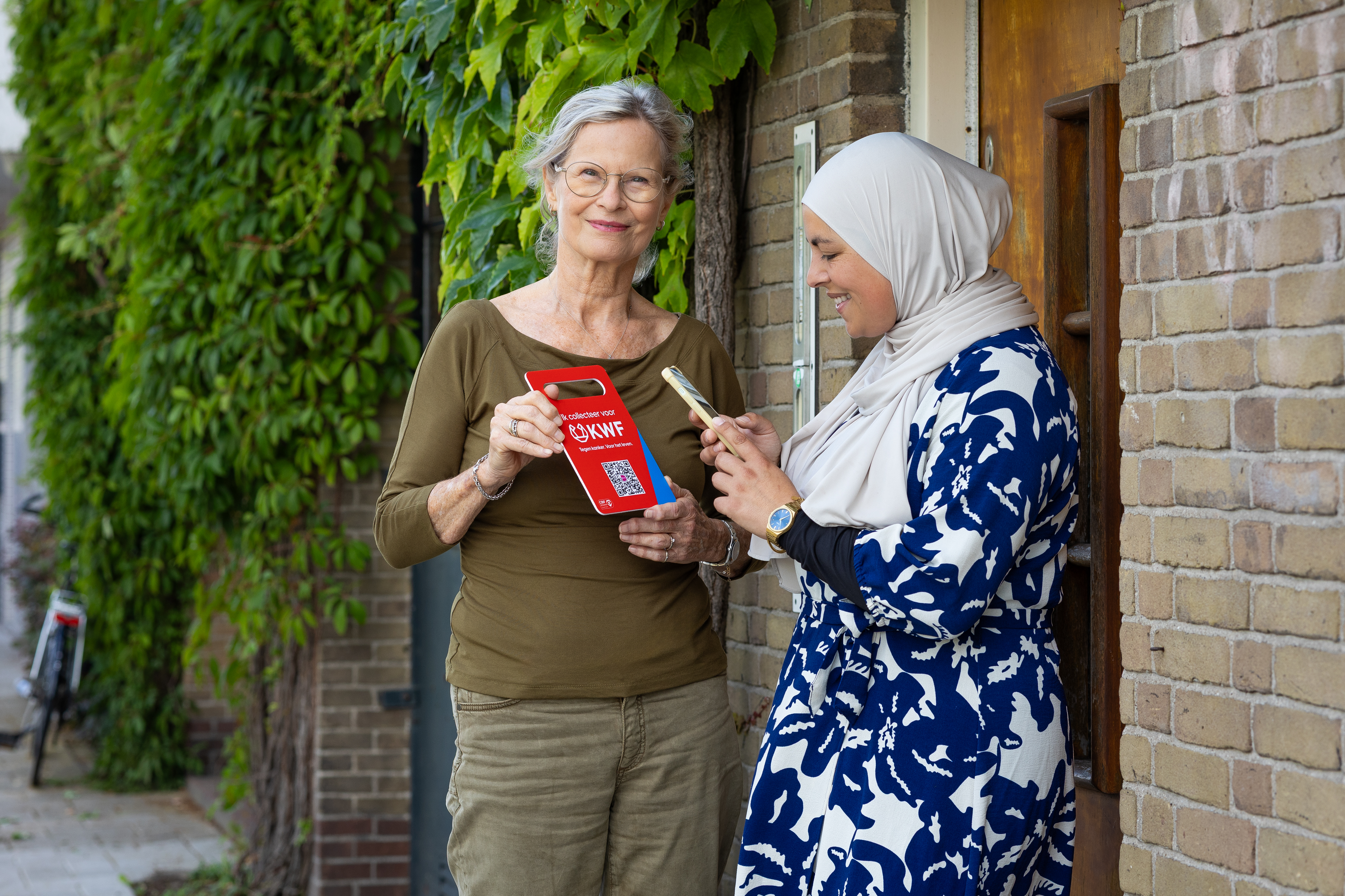 vrouw met collectebord